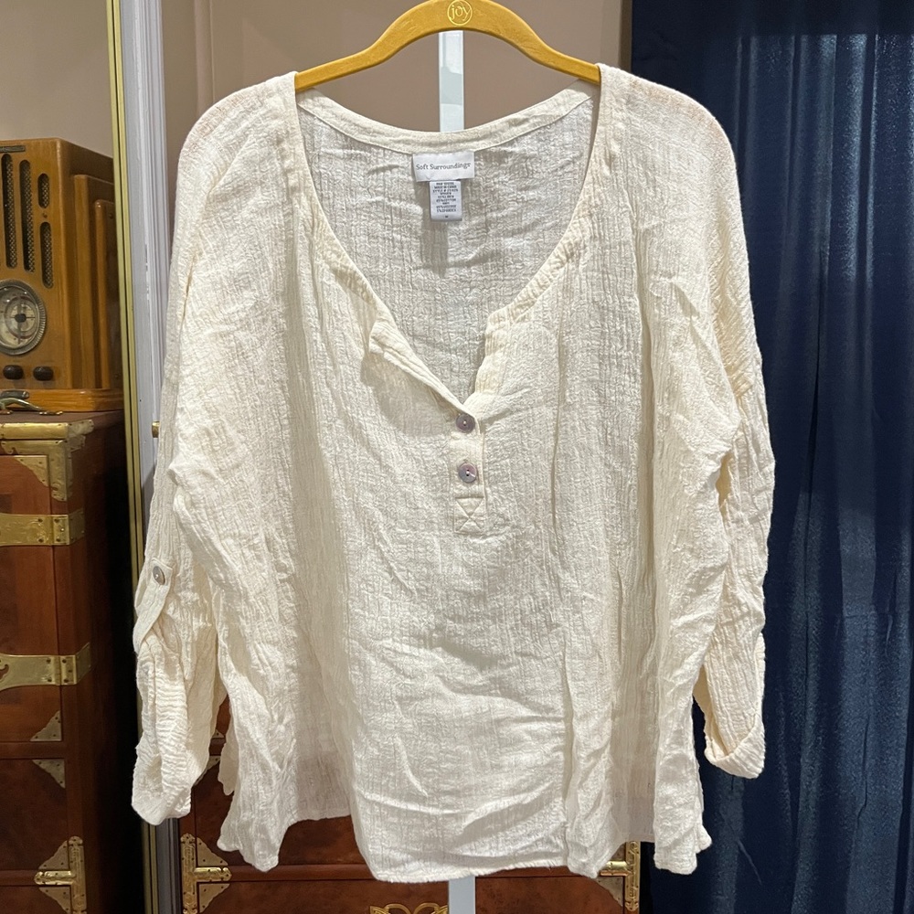 Soft Surroundings cream textured blouse size M